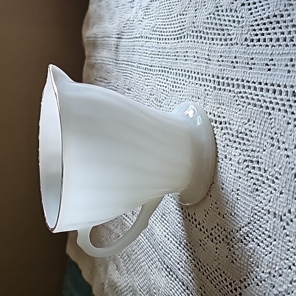 Anchor Hocking Milk Glass Creamer - Picture 6 of 6